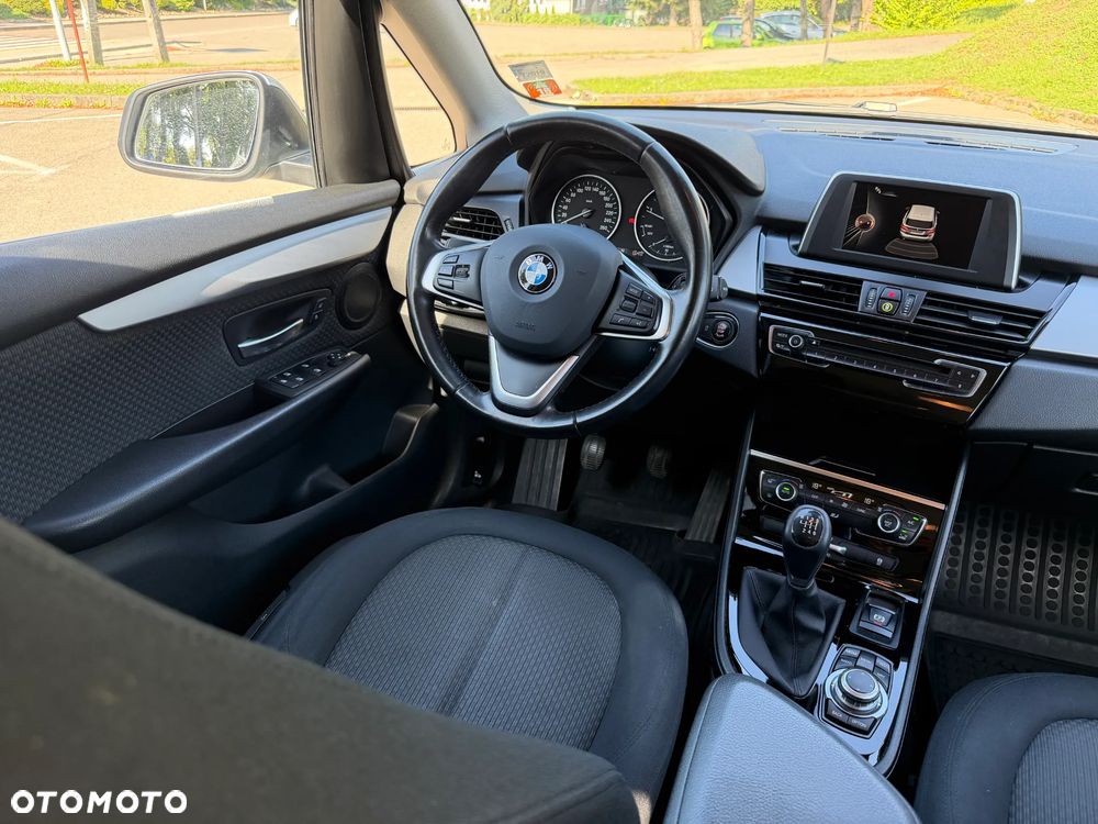 BMW Seria 2 218d - 10