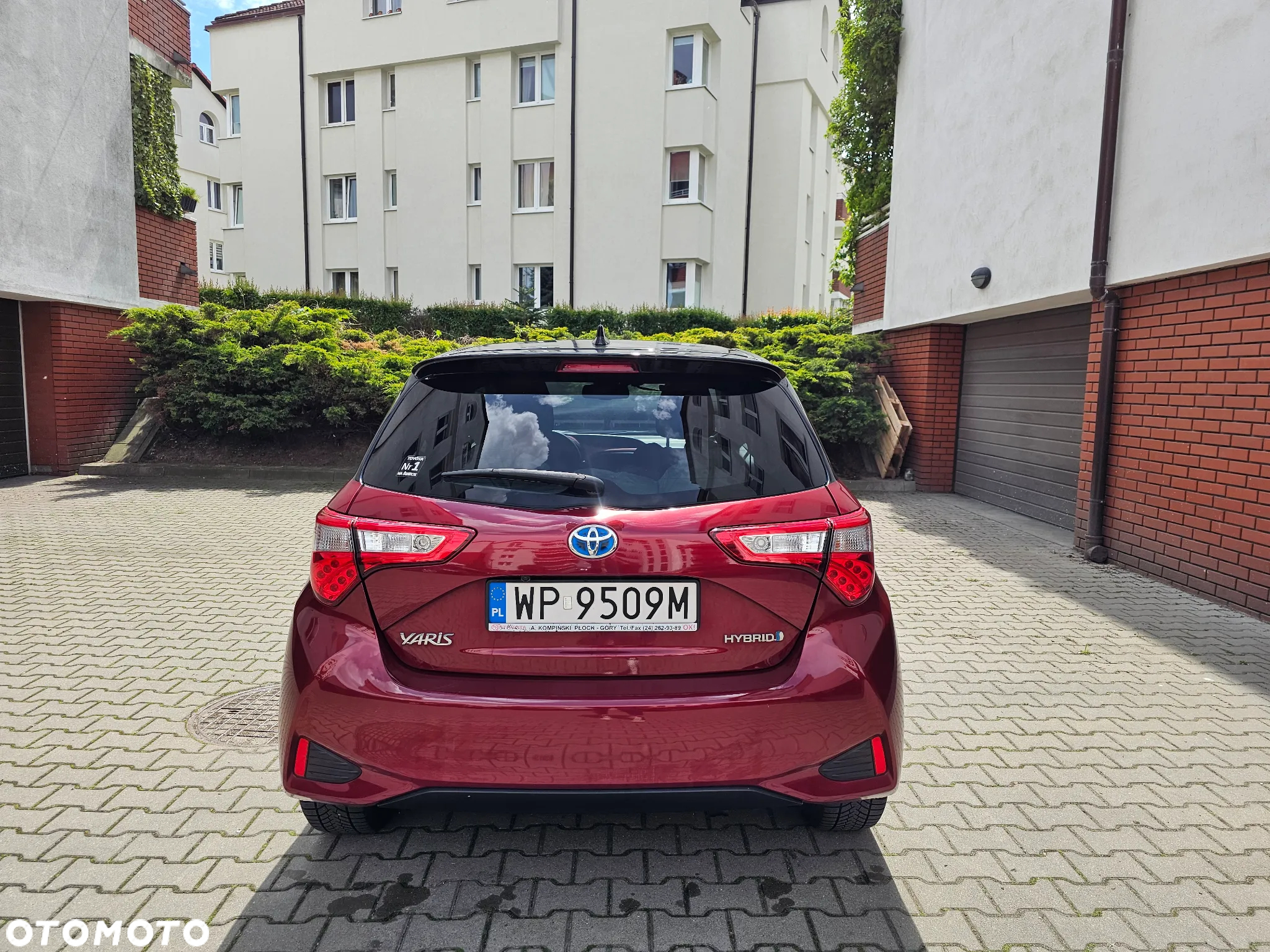Toyota Yaris Hybrid 100 Selection - 8