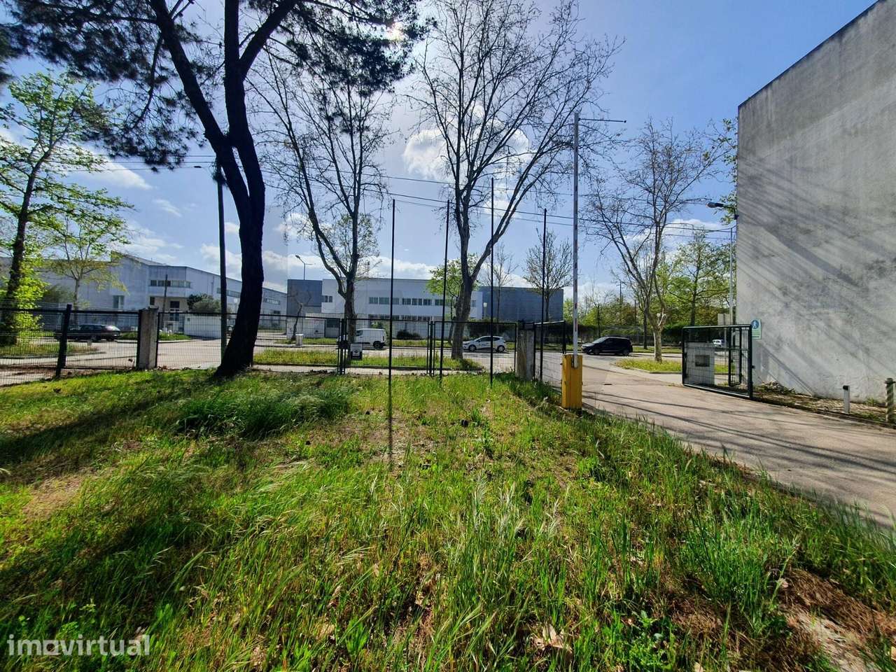 Coruche, 2 Lts com escritórios e armazéns, na Zona Industrial Monte da - Grande imagem: 4/29