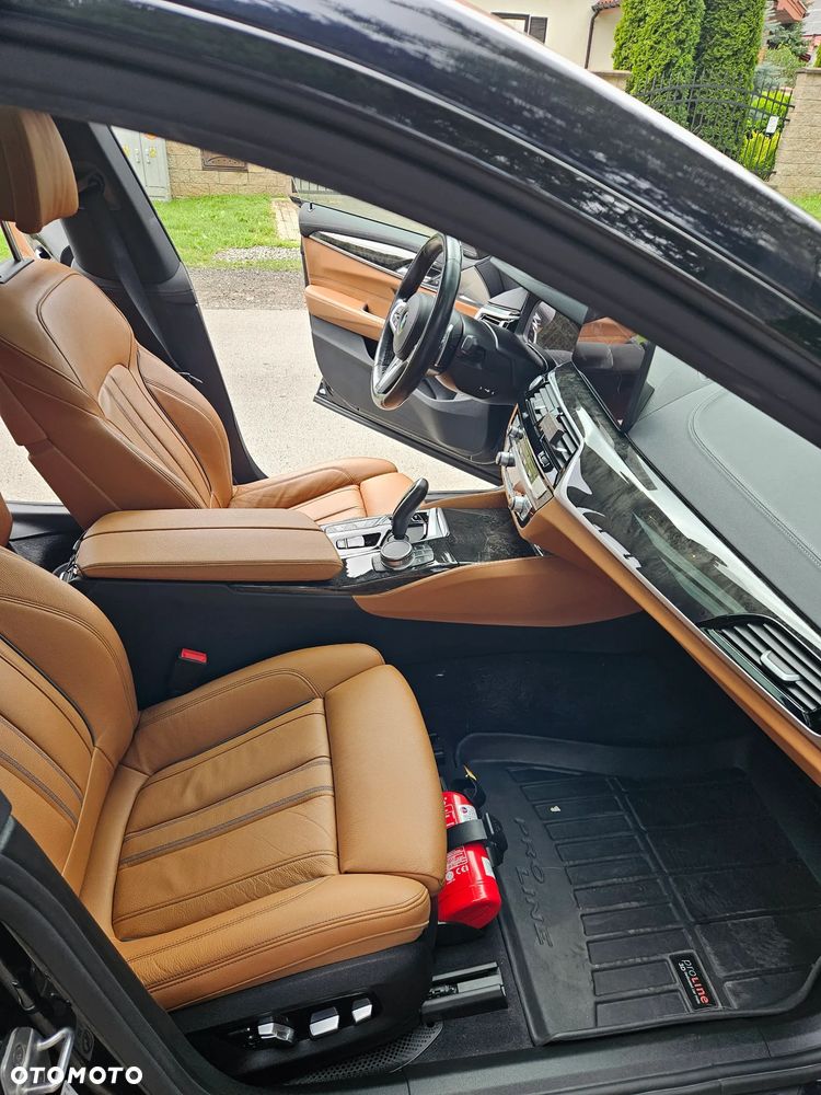 BMW 6GT - 22