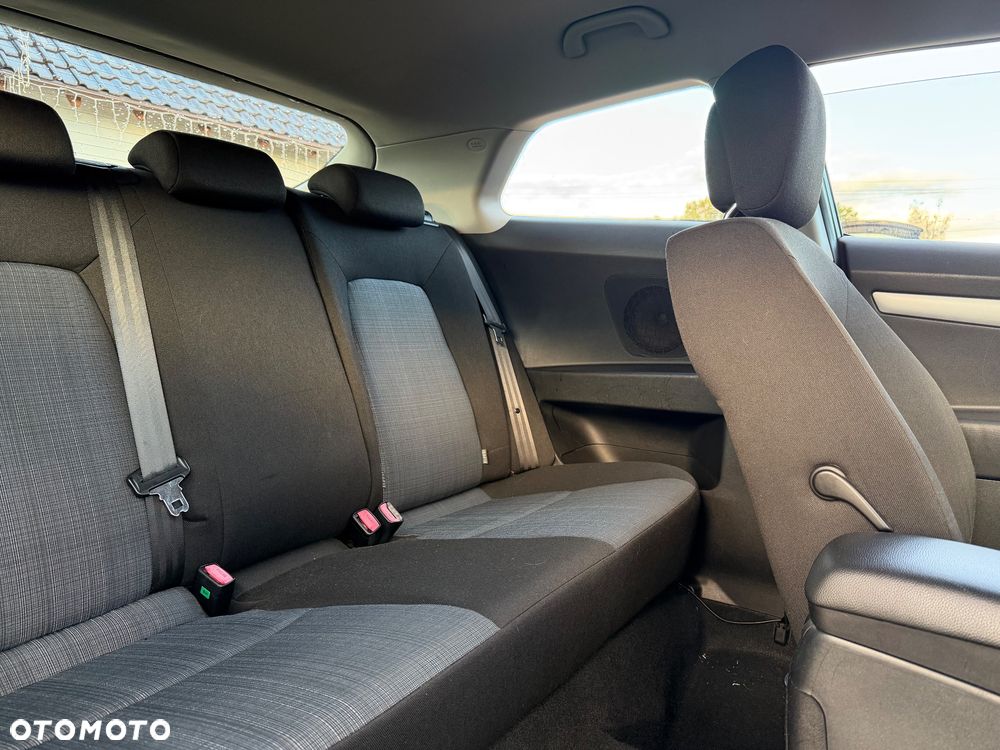 Kia Ceed - 12