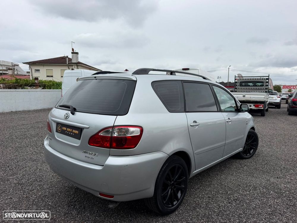 Toyota Avensis Verso 2.0 D-4D - 4
