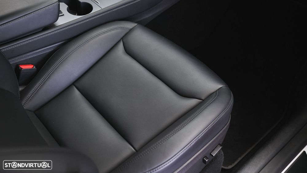 Tesla Model Y Long Range Dual Motor AWD - 33
