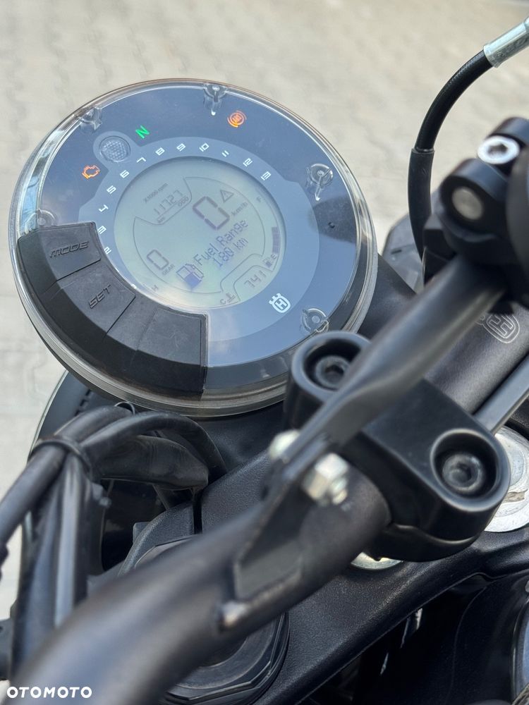 Husqvarna Svartpilen - 8