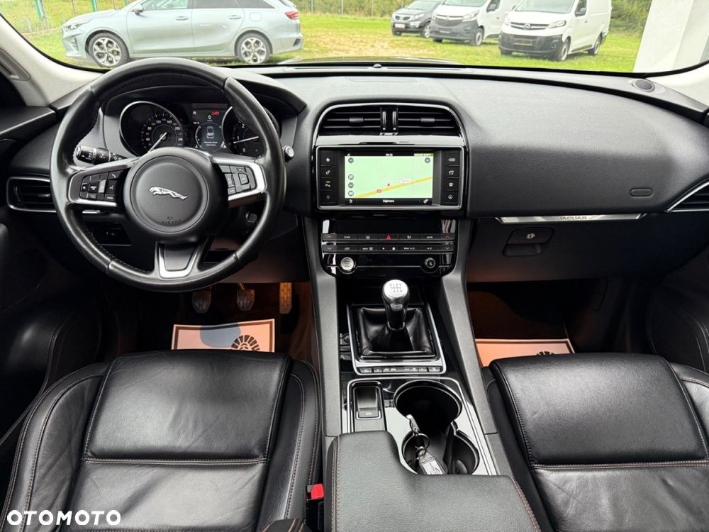 Jaguar F-Pace - 30