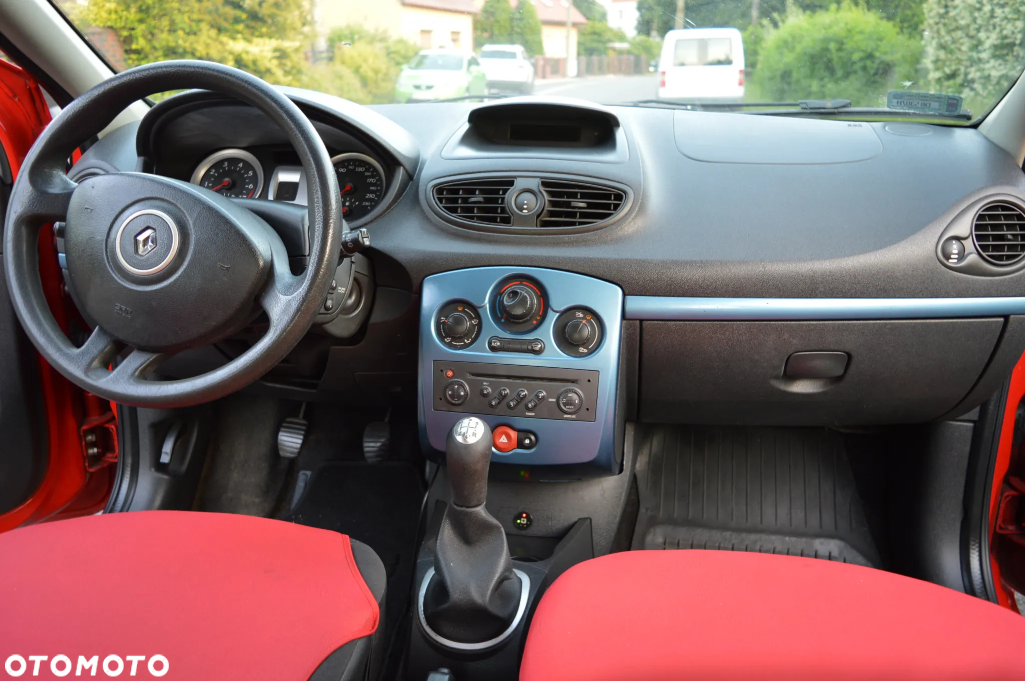 Renault Clio 1.2 16V Arctica - 12