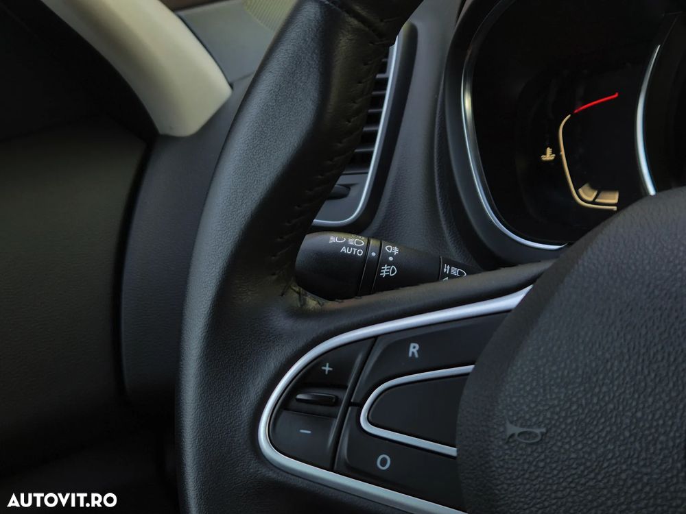Renault Scenic TCe 140 GPF LIMITED - 18