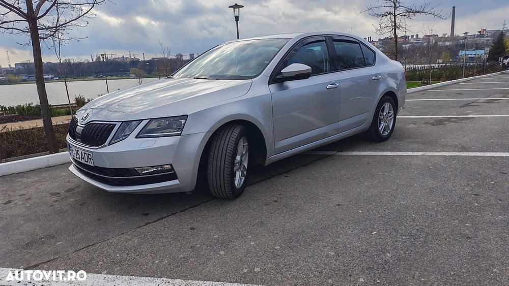 Skoda Octavia 2.0 TDI DSG Style - 2