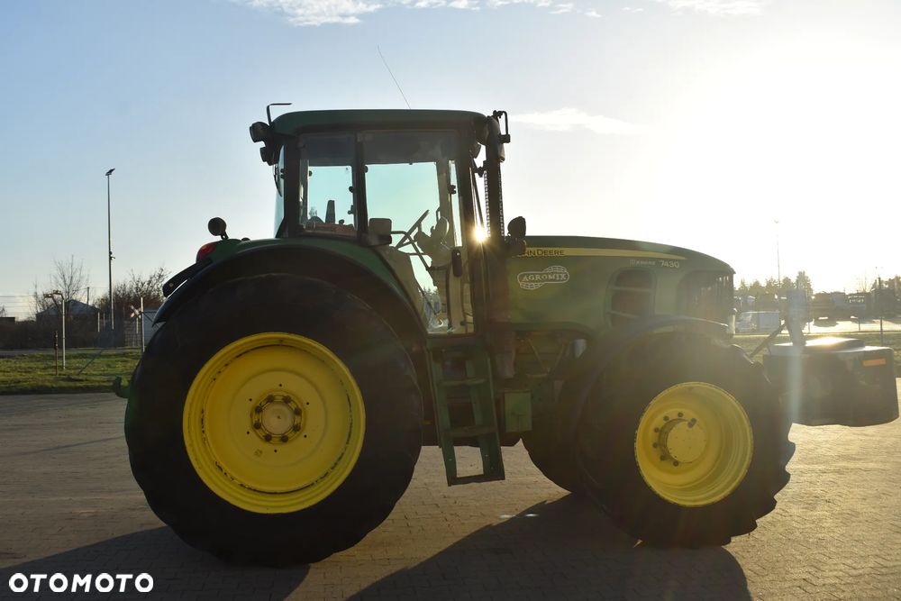 John Deere 7430 - 8