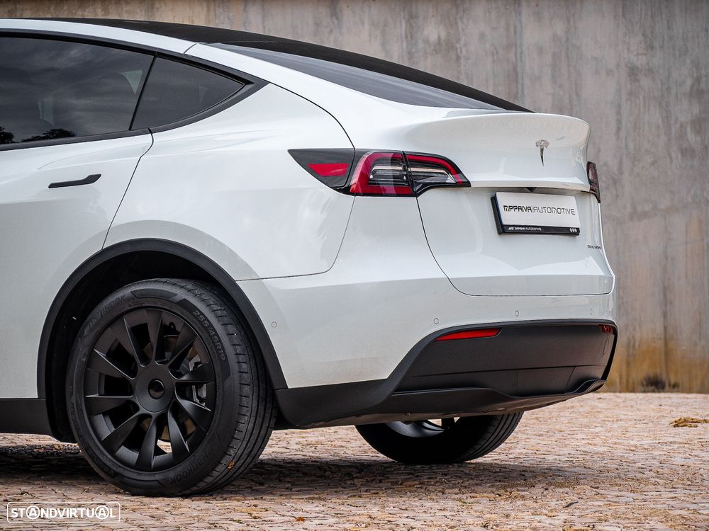 Tesla Model Y Long Range Dual Motor AWD - 10