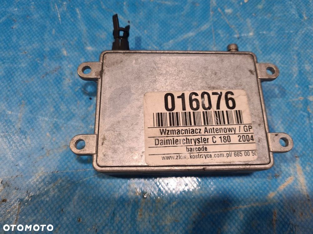 WZMACNIACZ ANTENOWY  MERCEDES W203 - 3
