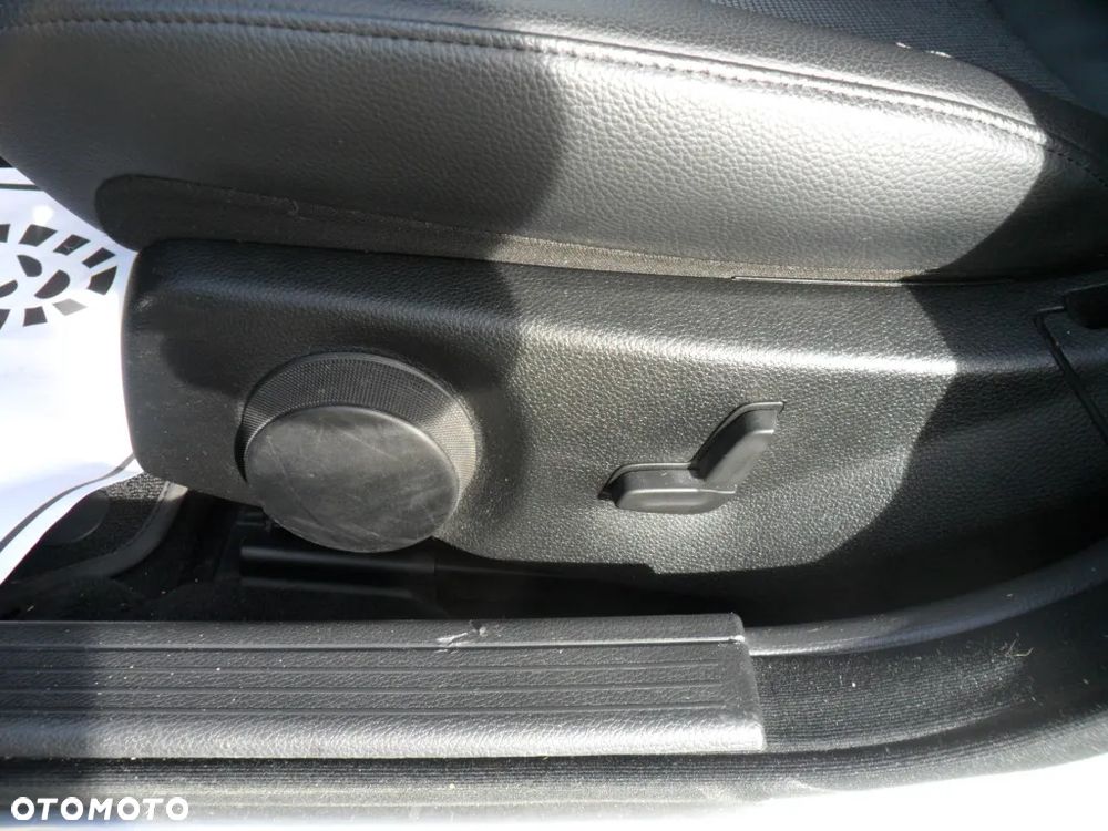 Mercedes-Benz Klasa C 180 CGI Automatik BlueEFFICIENCY SPORT EDITION - 29
