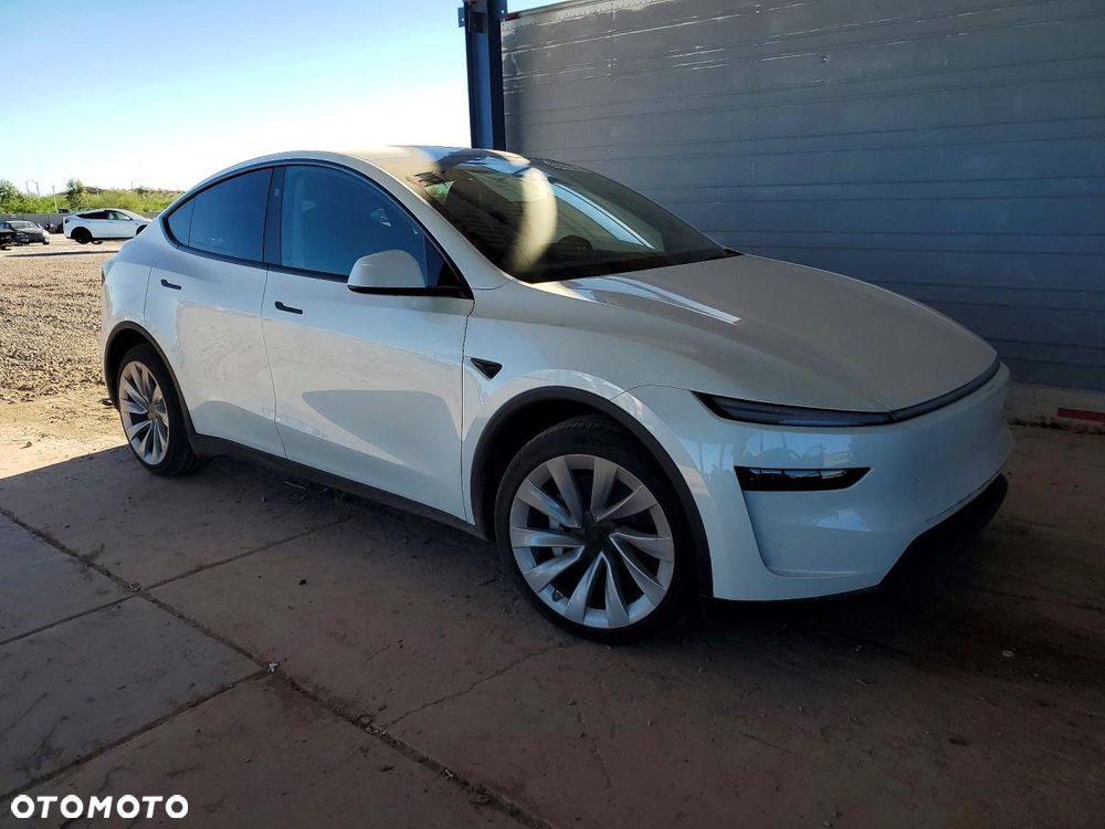 Tesla Model Y Long Range Dual Motor AWD - 6