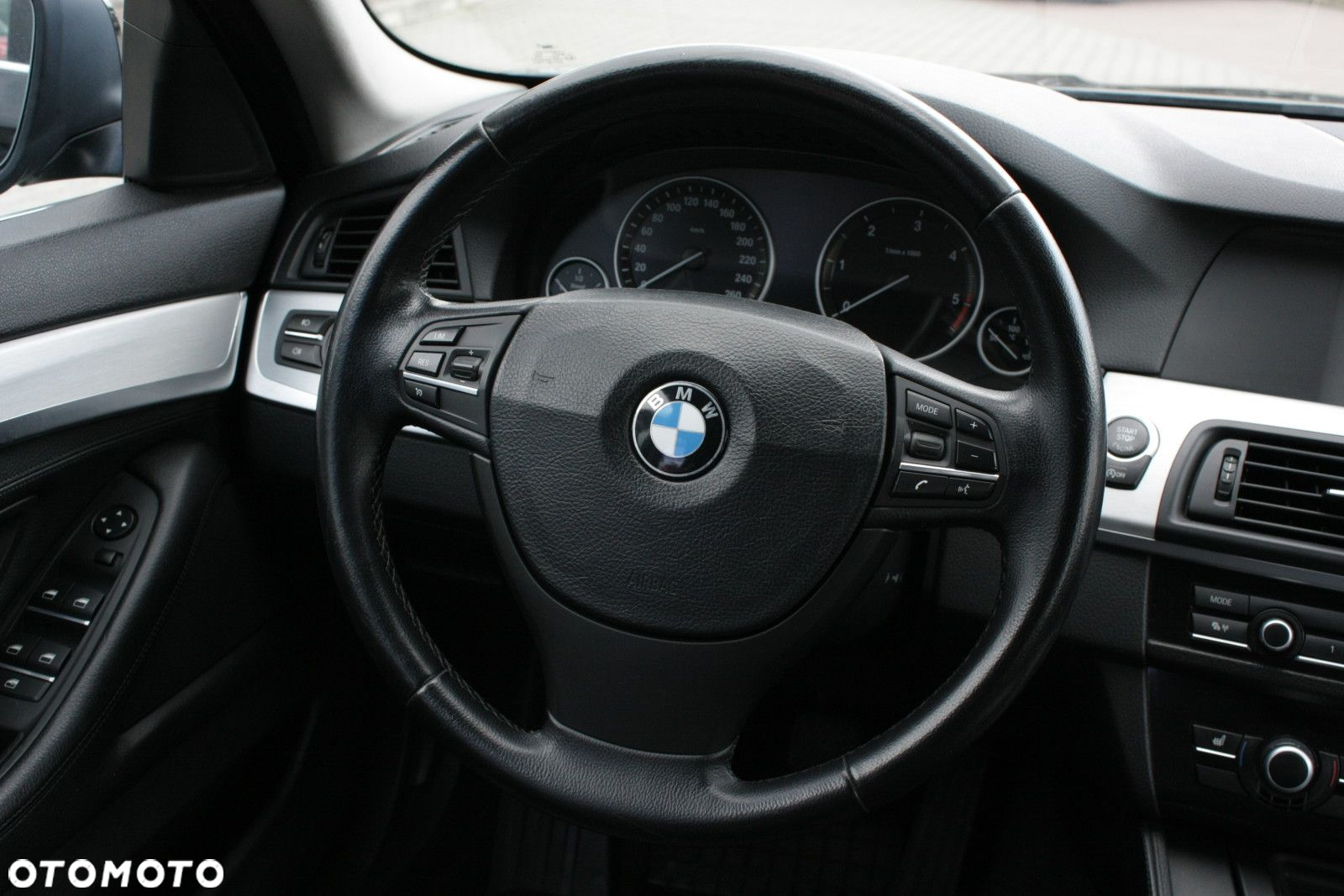 BMW Seria 5 520d - 27