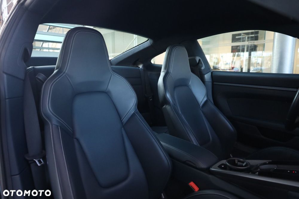 Porsche 911 Carrera 4S - 22