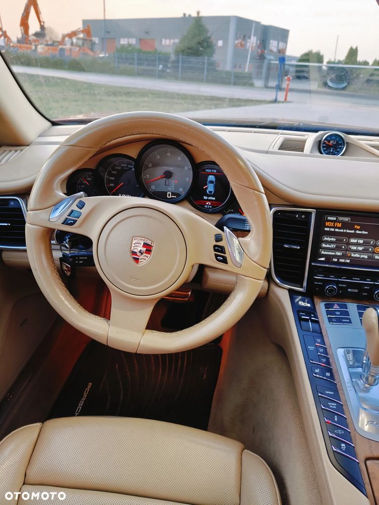Porsche Panamera 4S - 22