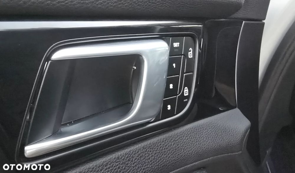 Porsche Panamera 4 Platinum Edition - 38