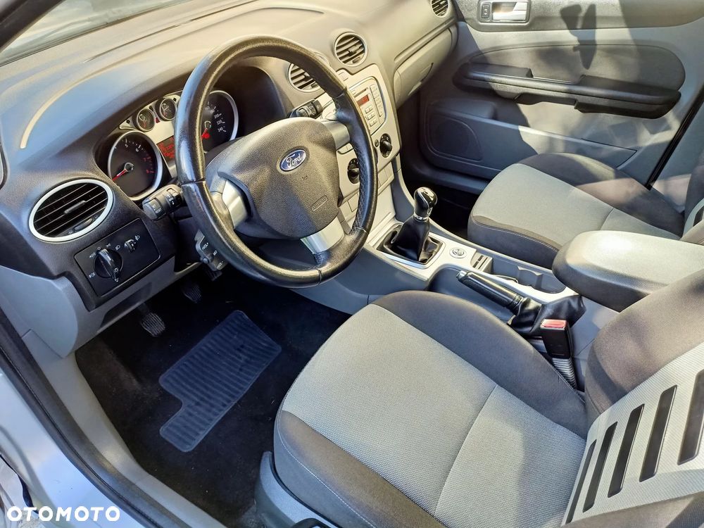 Ford Focus 1.6 Trend - 24