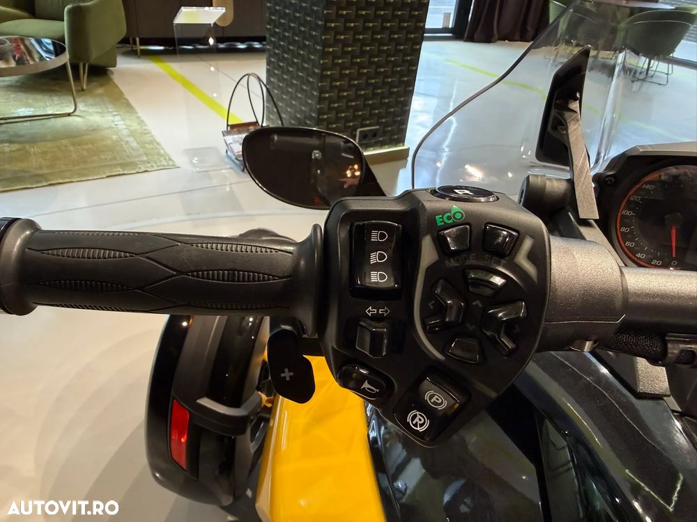 Can-Am Spyder - 14