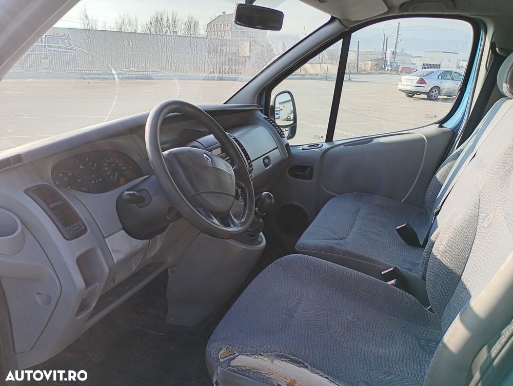 Renault Trafic 1.9 dCi Passenger Authentique - 4