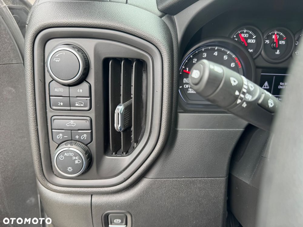 Chevrolet Silverado - 29