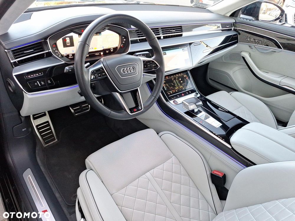 Audi S8 - 11