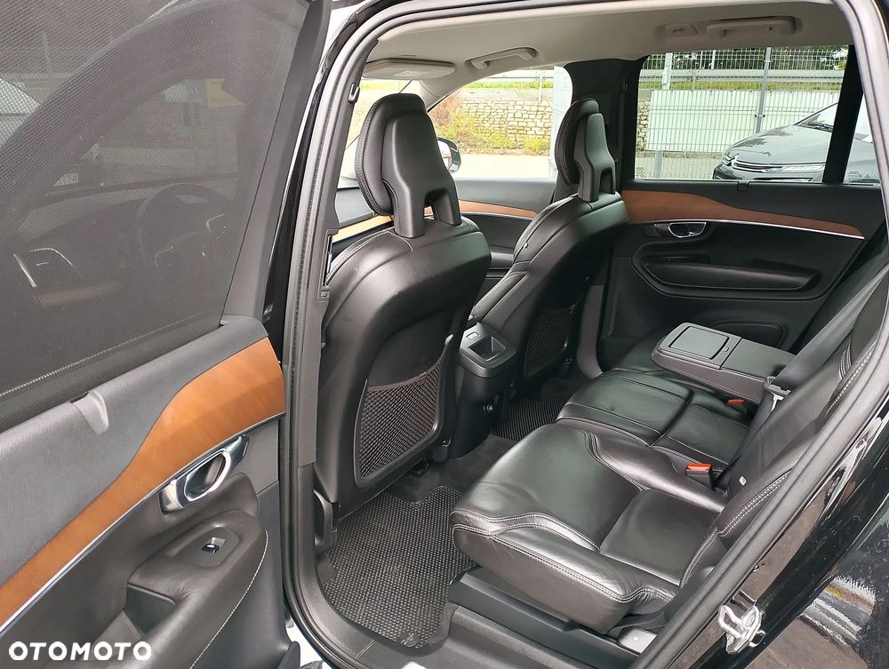 Volvo XC 90 D5 AWD Momentum - 8