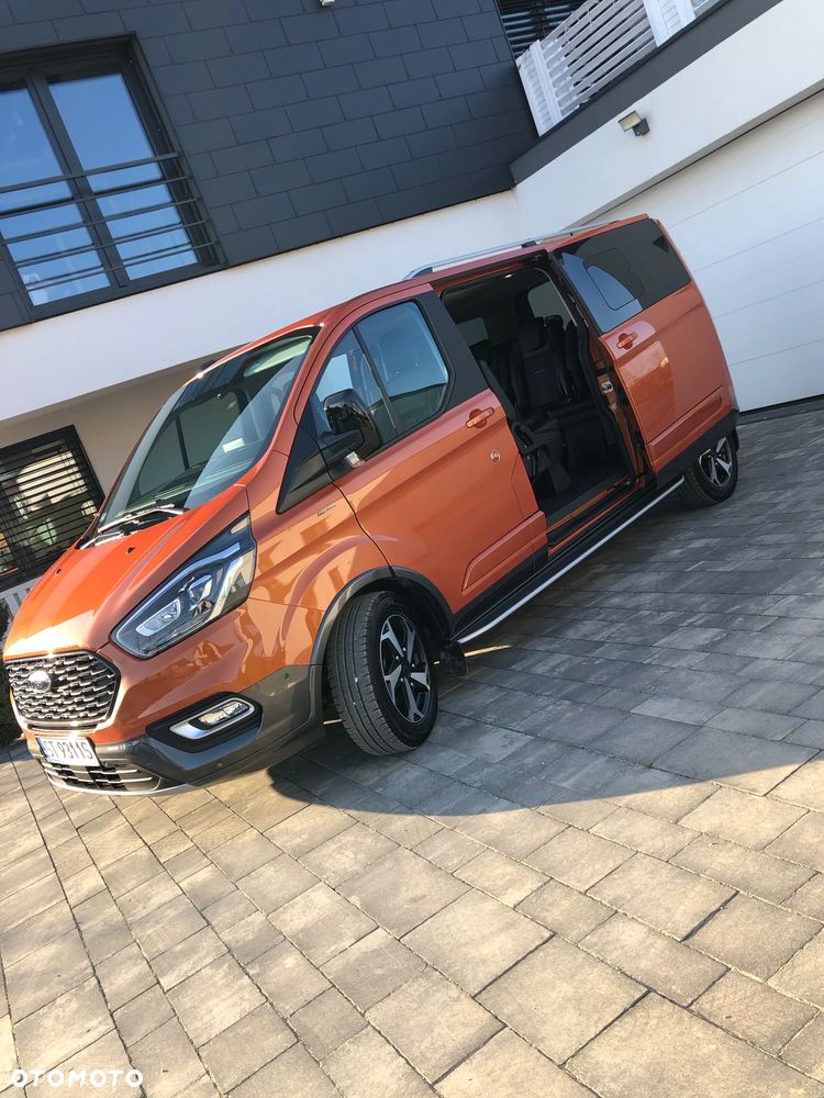 Ford Tourneo Custom - 1