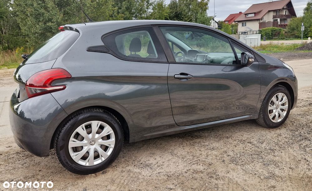 Peugeot 208 - 12