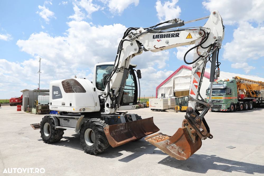 Liebherr A910 Compact - 1