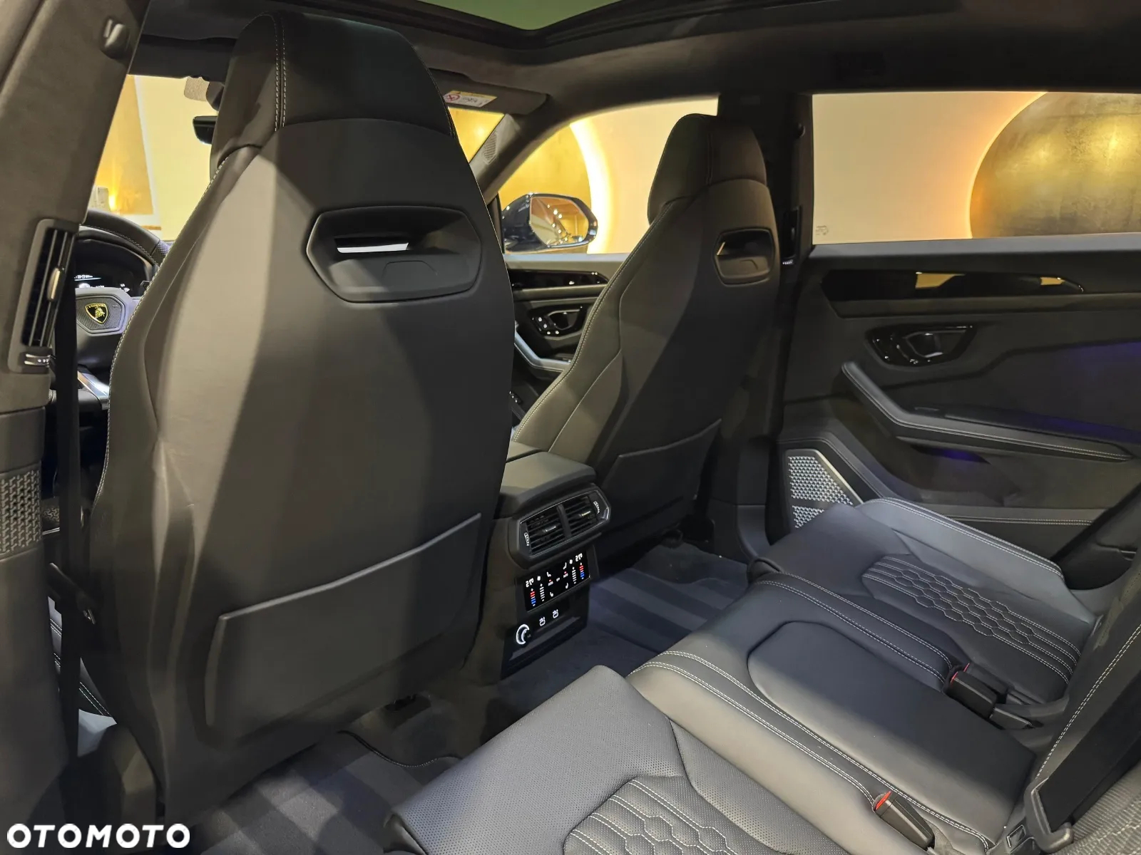 Lamborghini Urus - 12