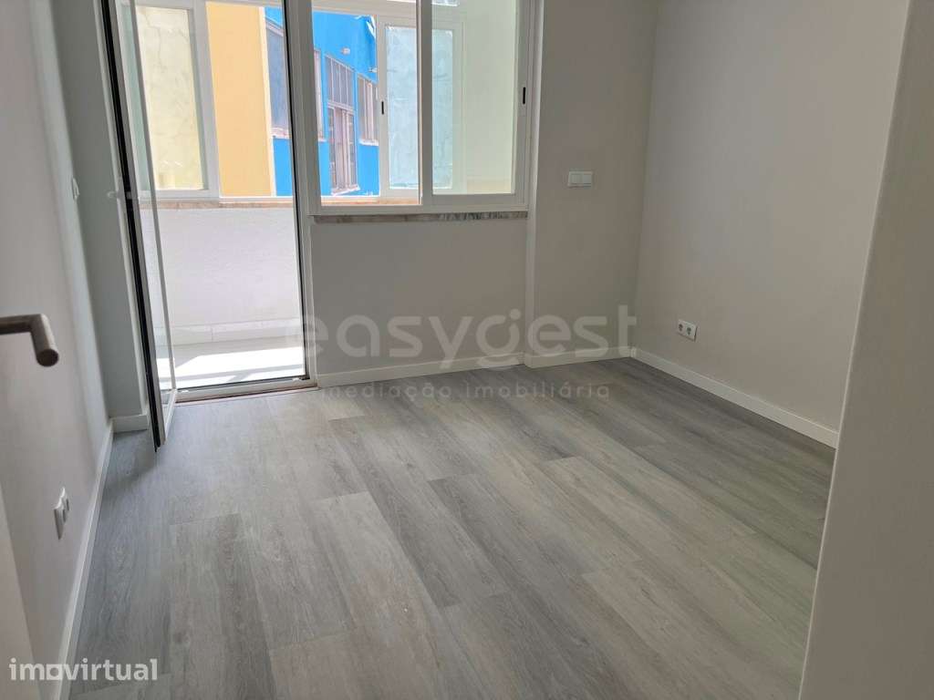 Apartamento T1 Totalmente Remodelado na Venteira com Localização Pr... - Grande imagem: 3/22