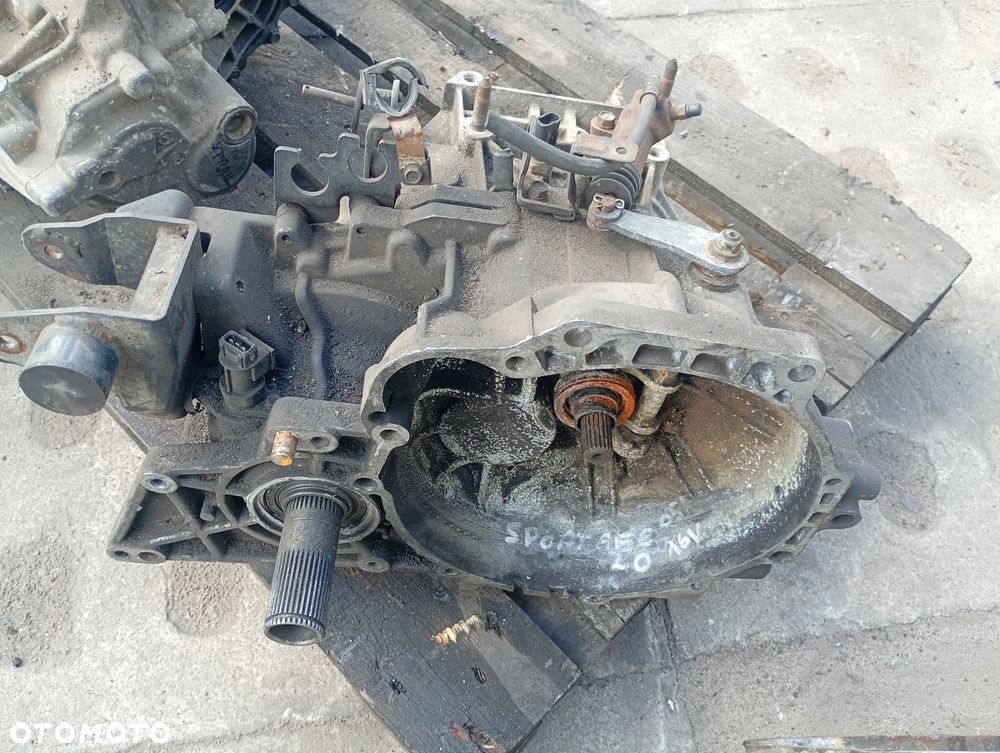 KIA SPORTAGE II 04-10 skrzynia biegów 4x4 2,0 16V