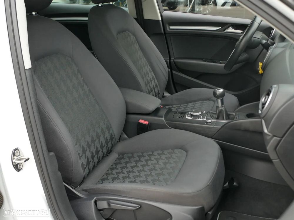 Audi A3 Sportback 1.6 TDI Advance Ultra - 28
