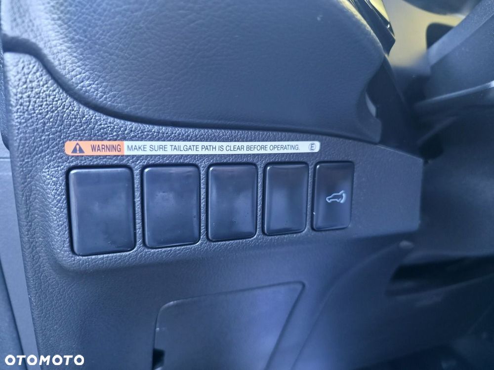 Mitsubishi Outlander - 24