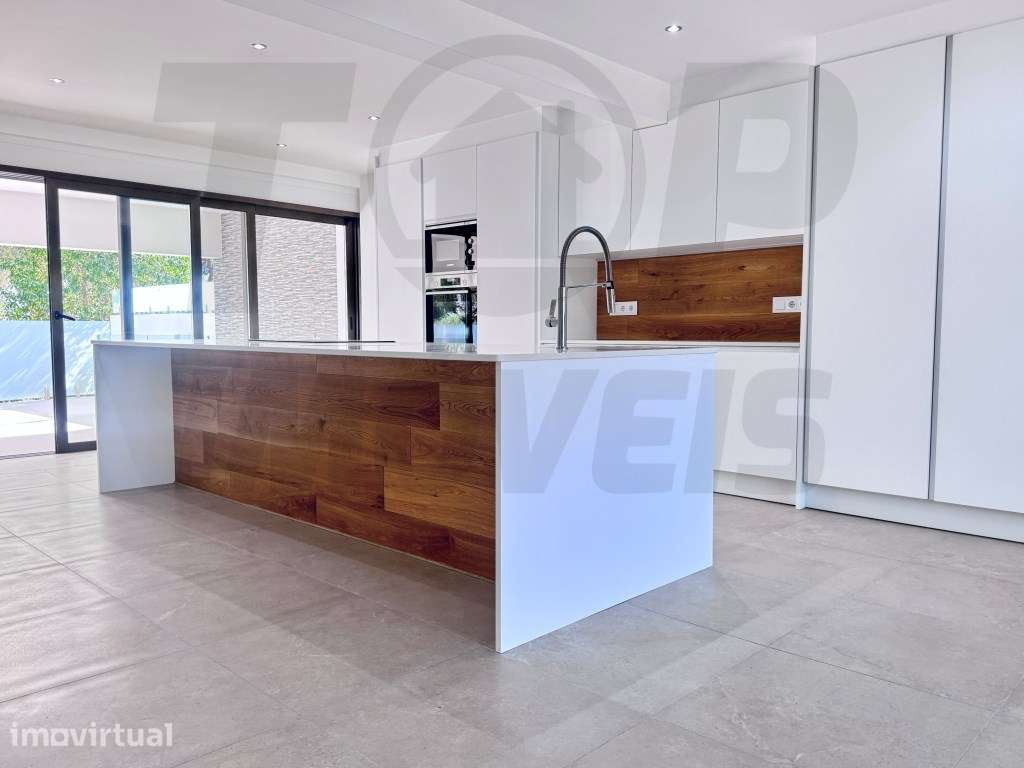 Moradia Contemporânea T3+3 com Elevador Privativo - Vilamoura 1.400... - Grande imagem: 3/28