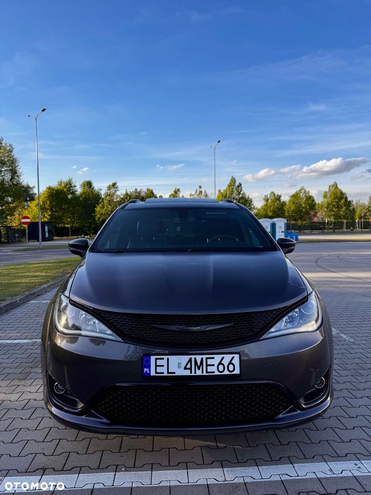 Chrysler Pacifica - 2