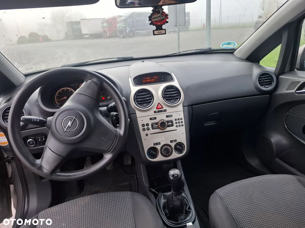 Opel Corsa 1.2 16V Cosmo - 19