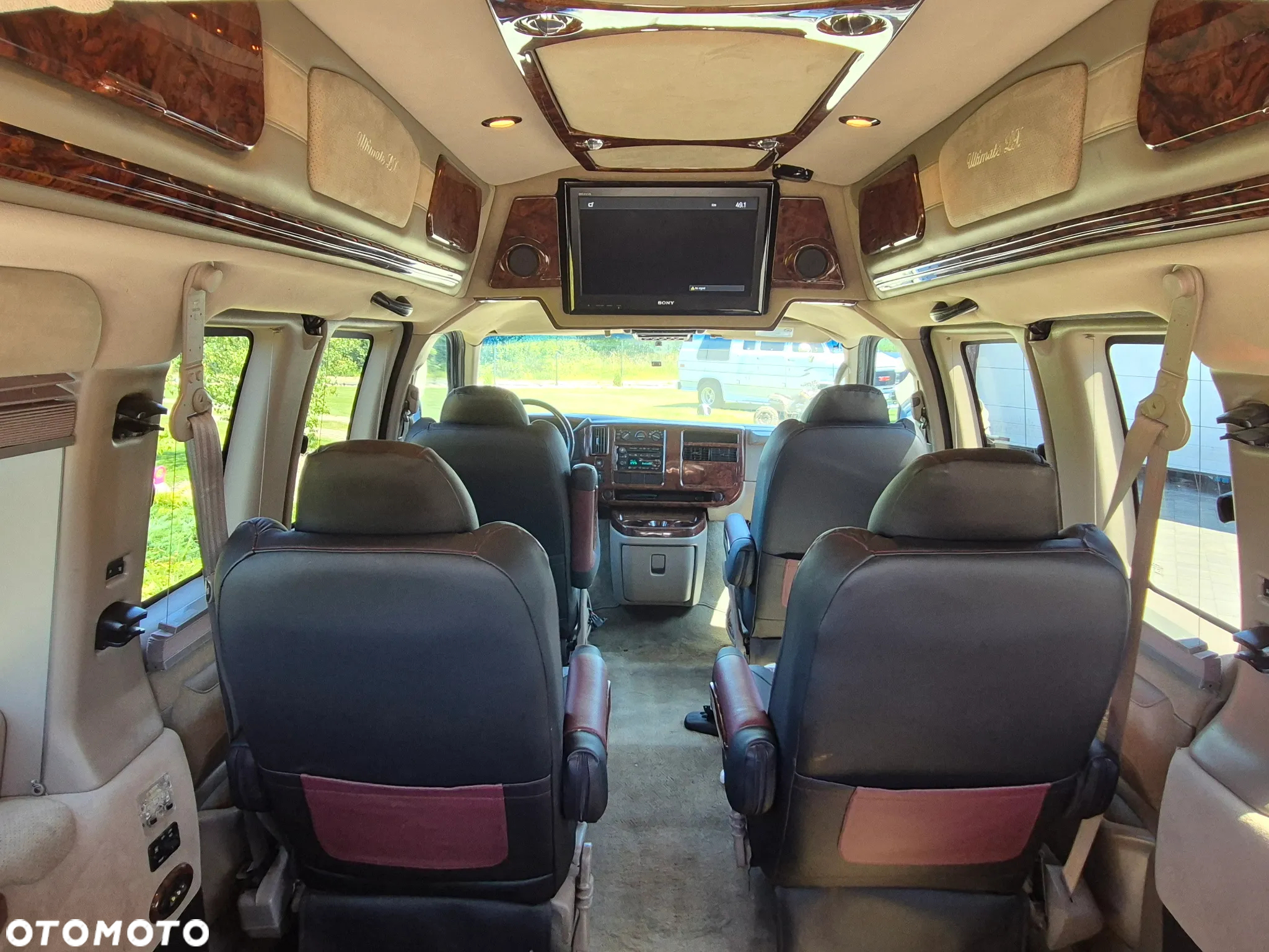 Chevrolet Express - 9