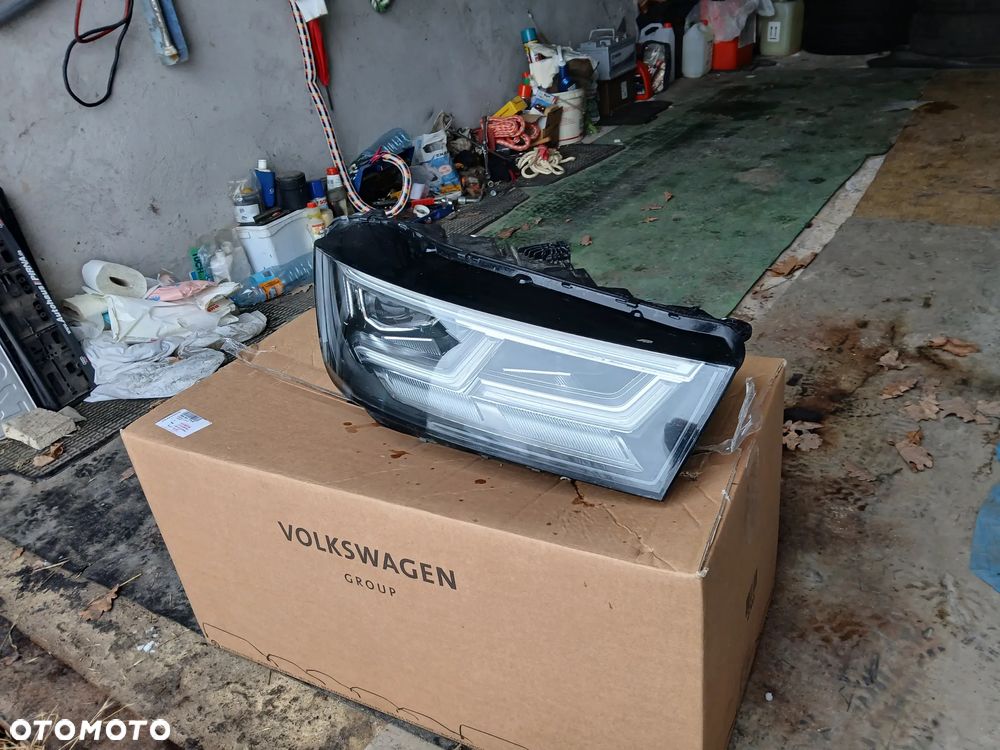 AUDI Q5 lampa prawa przednia 80A 941 034 - 2