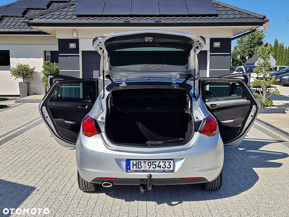 Opel Astra 1.4 Turbo 150 Jahre - 11