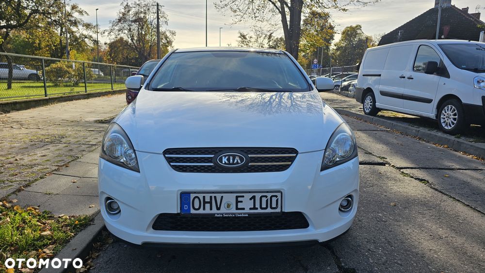 Kia Ceed 2010 photo 2