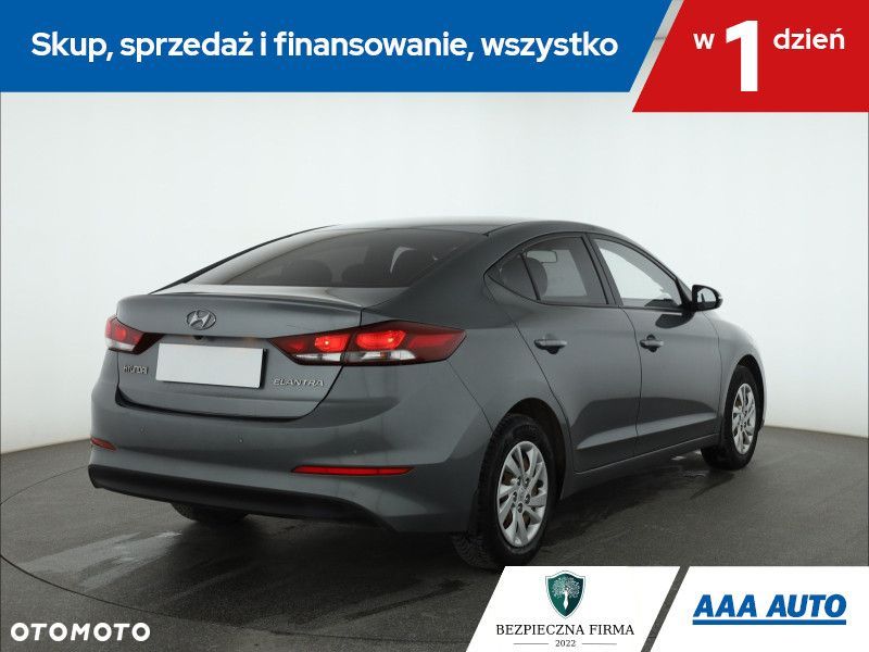 Hyundai Elantra - 7