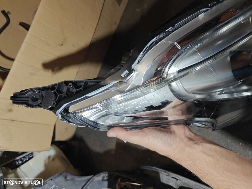 Farol Frente Direito / Otica Direita Peugeot 208 I (Ca_, Cc_)  9802848 - 4