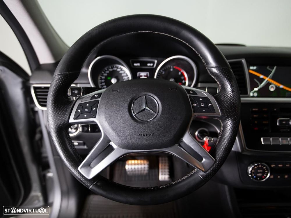 Mercedes-Benz ML 350 - 21