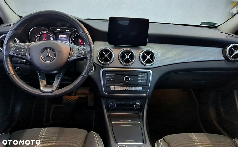 Mercedes-Benz GLA 200 7G-DCT Style - 6