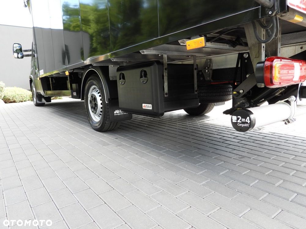 Iveco DAILY 35S18 KONTENER WINDA 8 PALET WEBASTO TEMPOMAT NAWIGACJA LEDY PNEUMATYKA KLIMATYZACJA  180KM - 17
