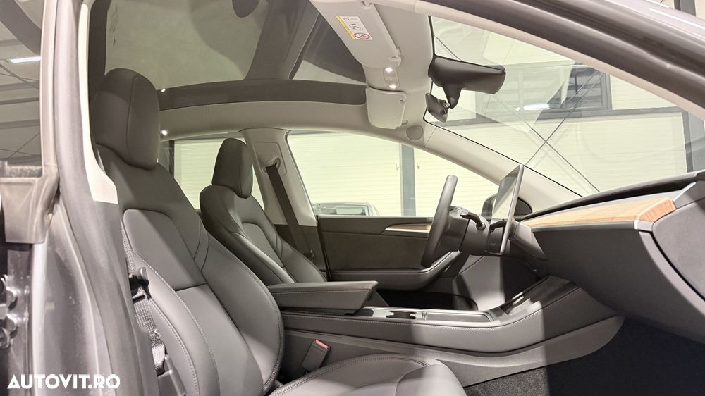 Tesla Model Y Performance Dual Motor AWD - 30