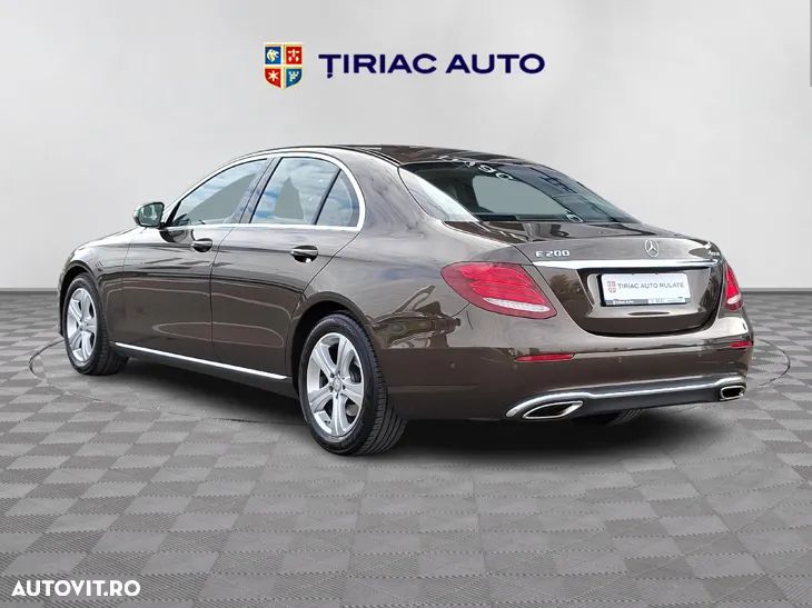 Mercedes-Benz E 200 4MATIC Aut. - 4