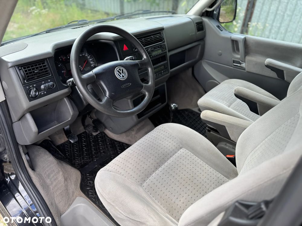 Volkswagen Caravelle - 39